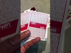 Lentes de contato para ver através de cartas de pôquer