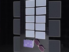 Os óculos vêem através das cartas e revelam marcas ocultas